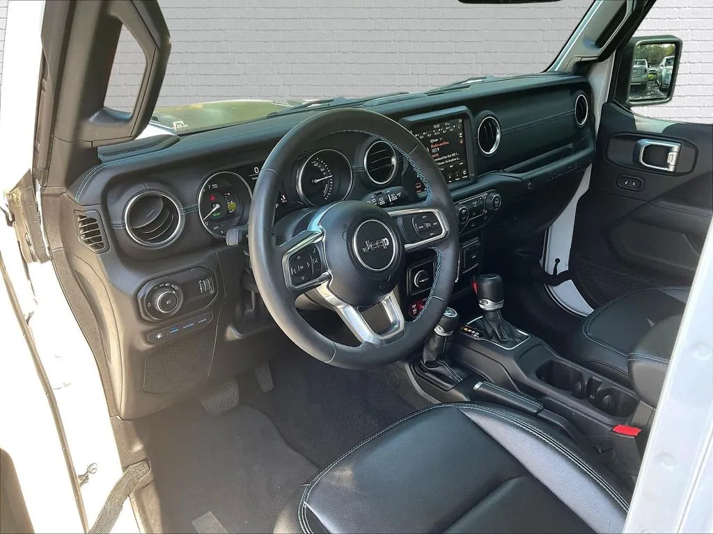 Jeep Wrangler photo 14