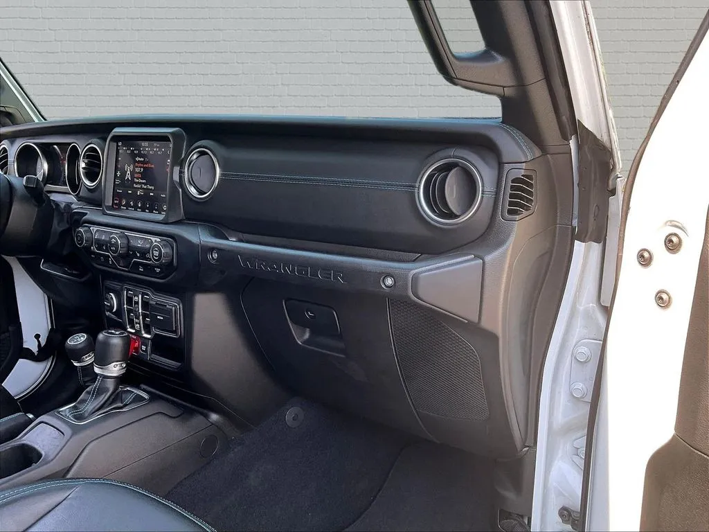 Jeep Wrangler photo 21