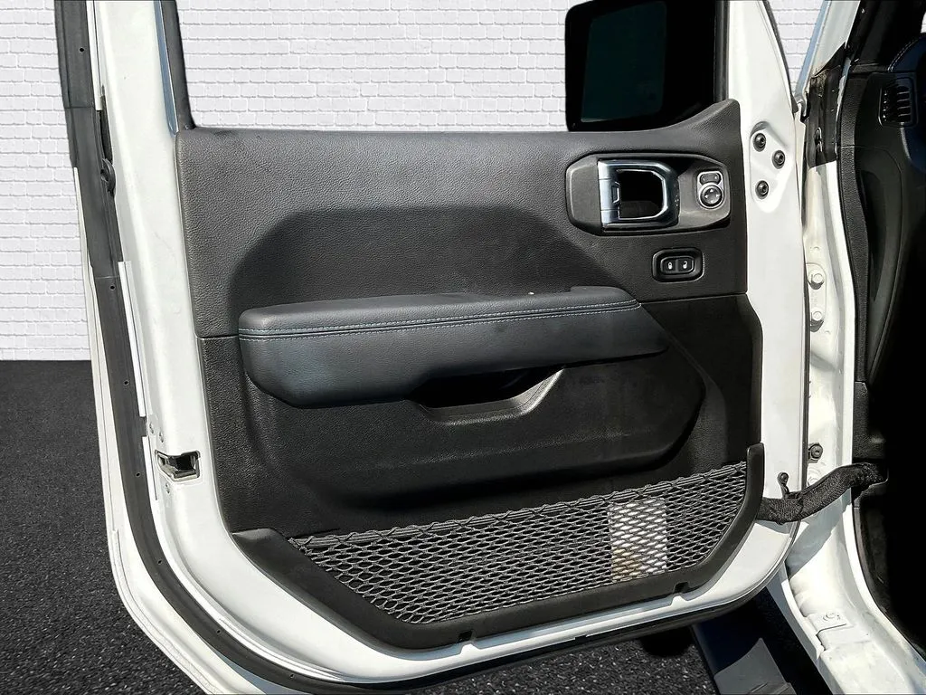 Jeep Wrangler photo 16
