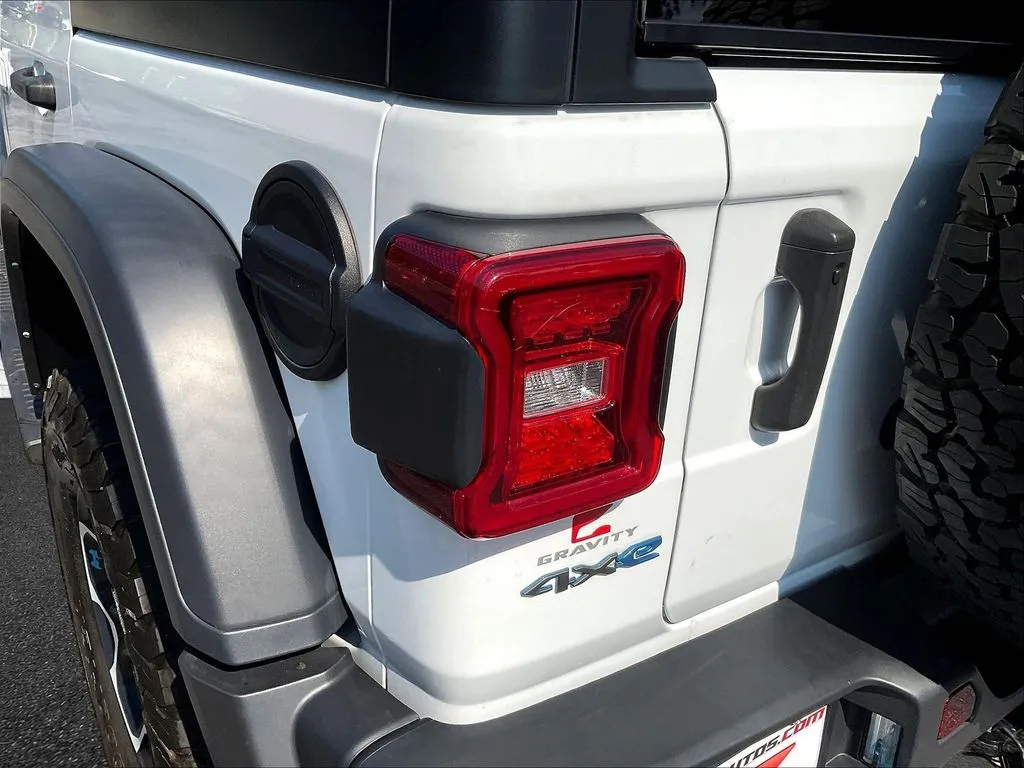 Jeep Wrangler photo 19