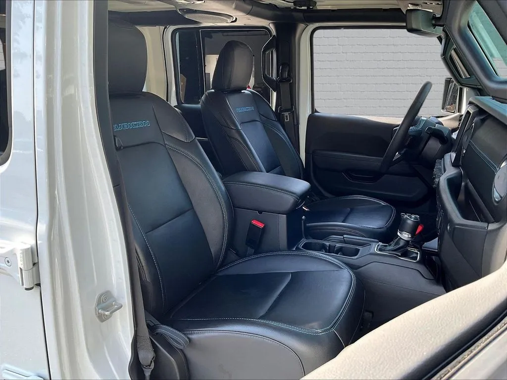 Jeep Wrangler photo 23