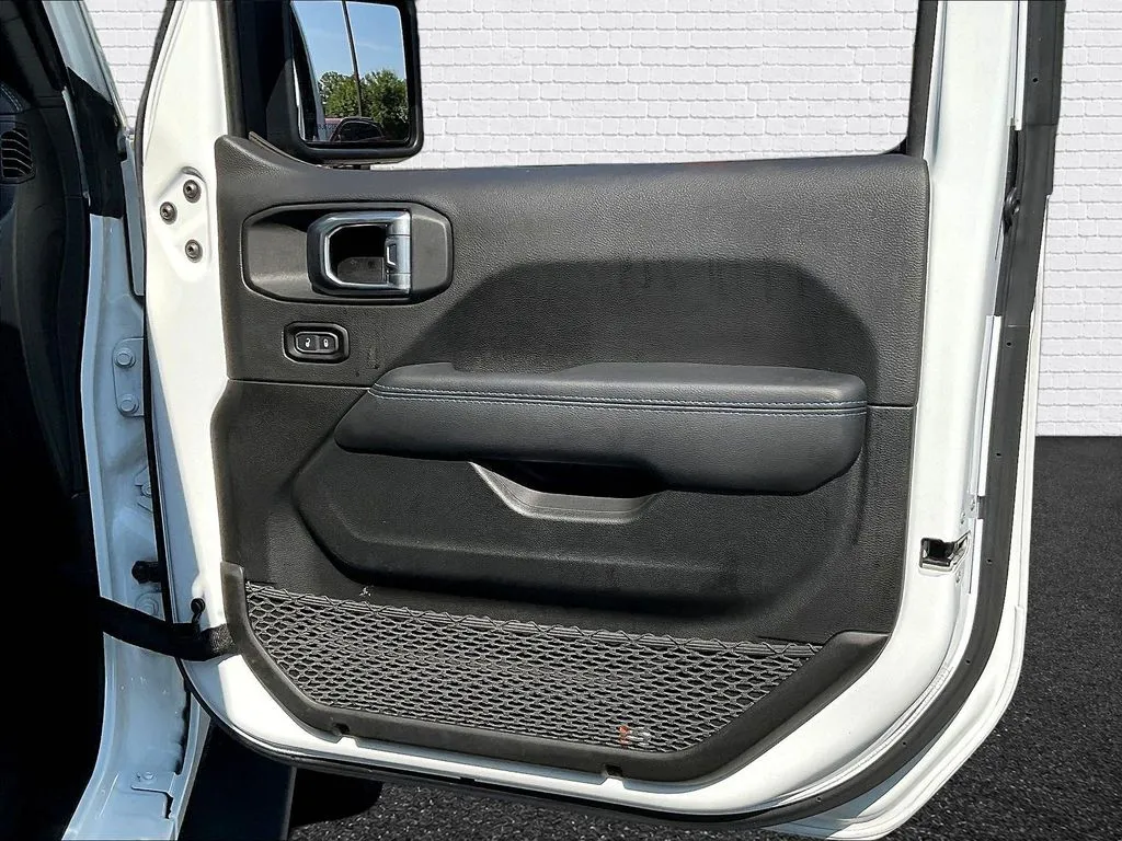 Jeep Wrangler photo 22