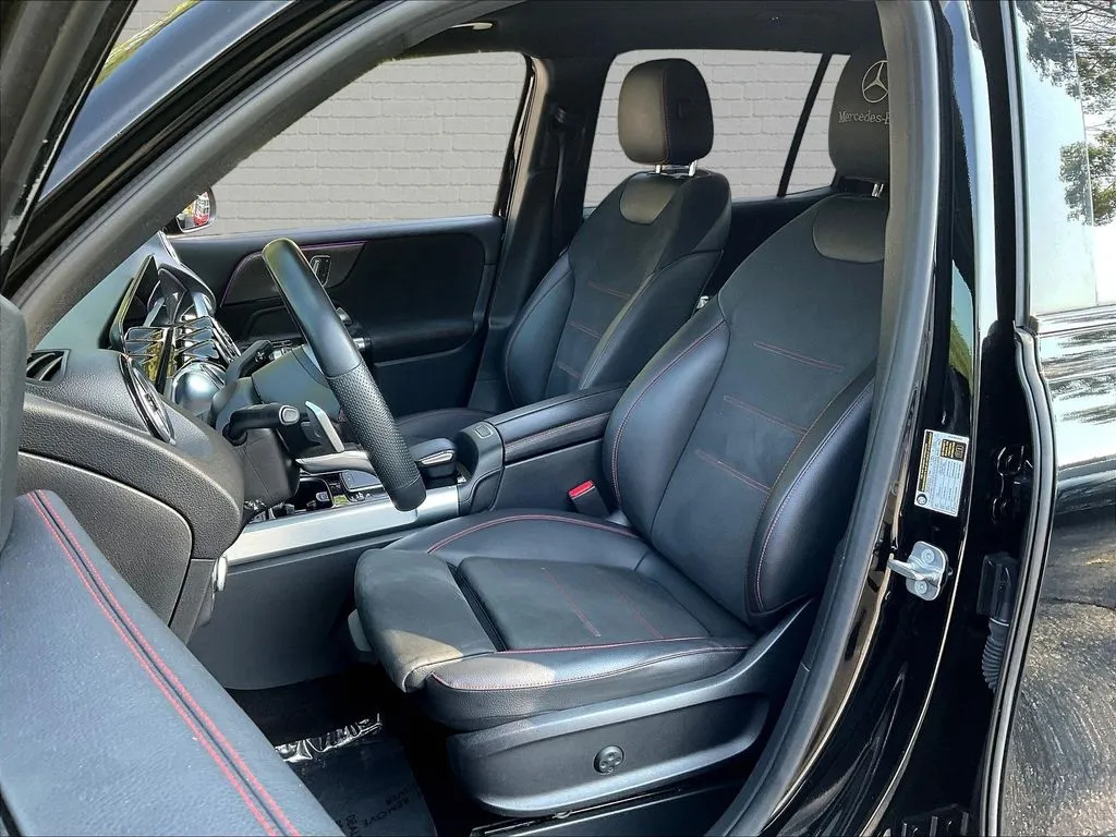 Mercedes-Benz GLB photo 17
