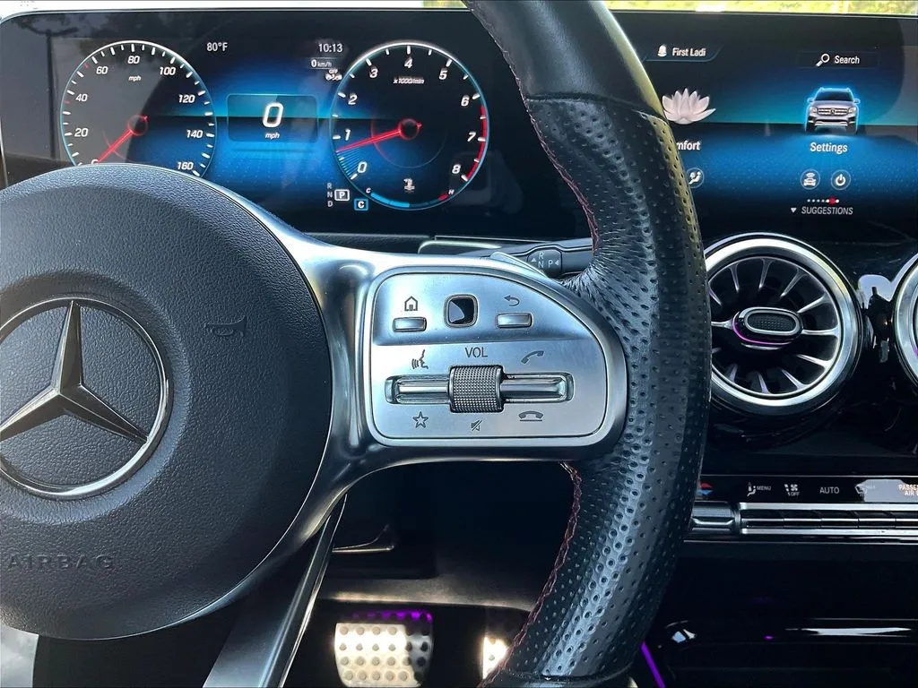 Mercedes-Benz GLB photo 11