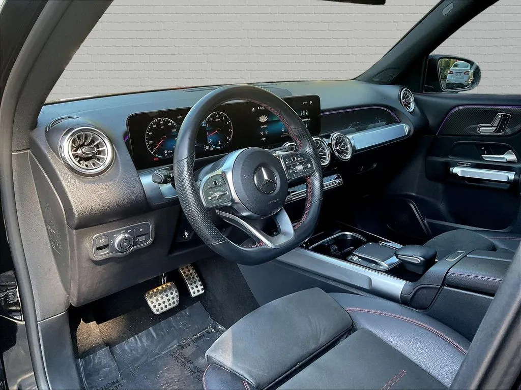 Mercedes-Benz GLB photo 14