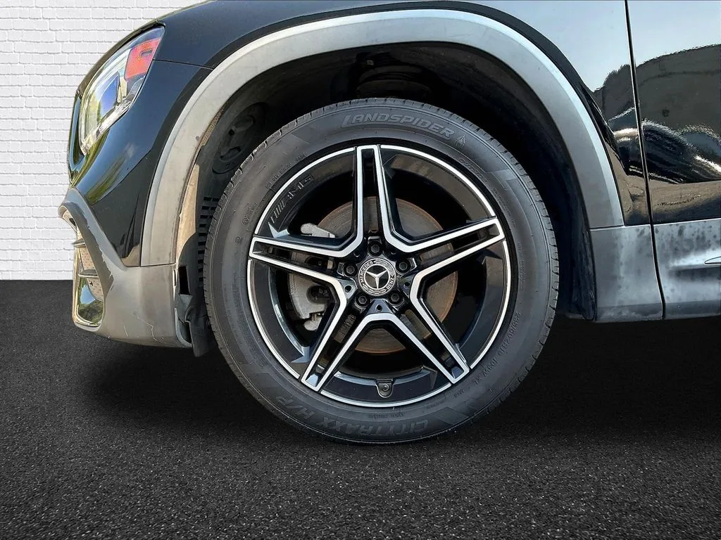 Mercedes-Benz GLB photo 25