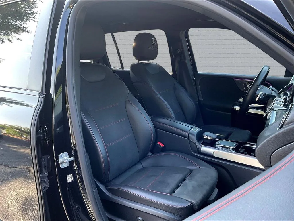 Mercedes-Benz GLB photo 24