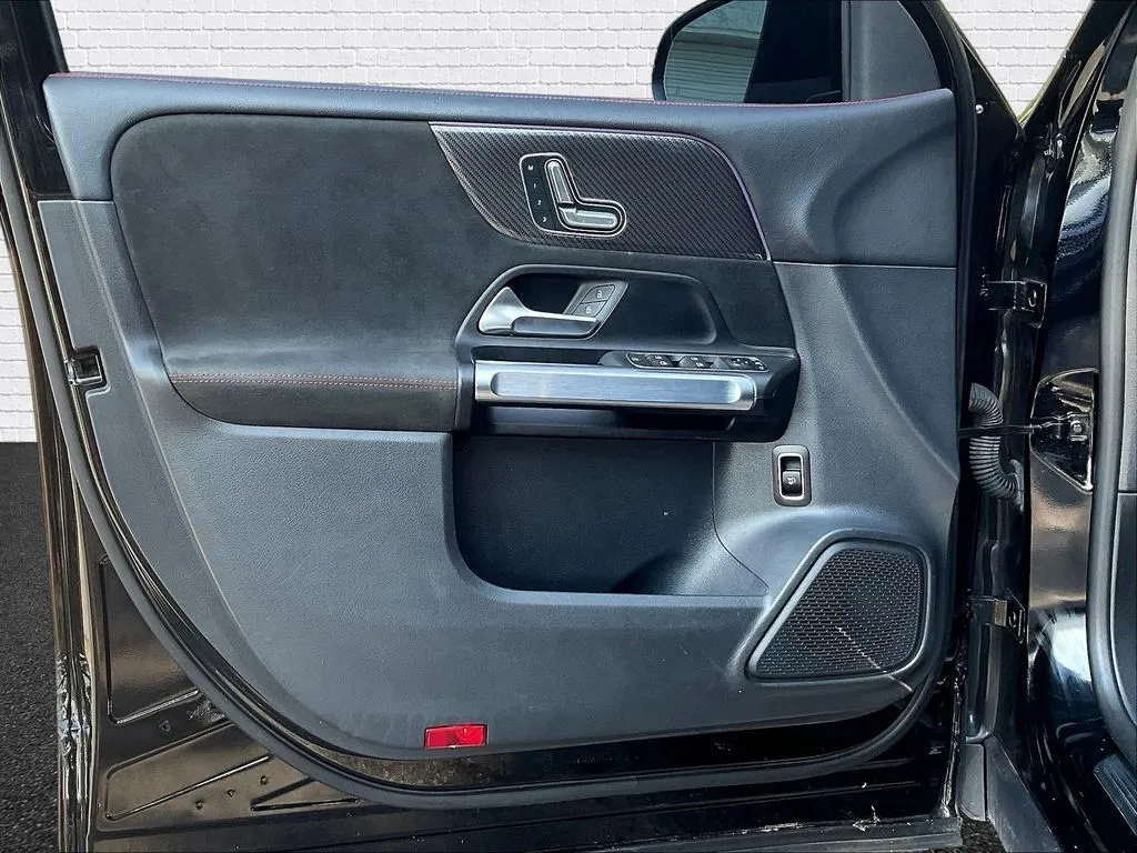 Mercedes-Benz GLB photo 16