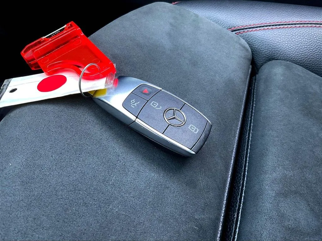 Mercedes-Benz GLB photo 26