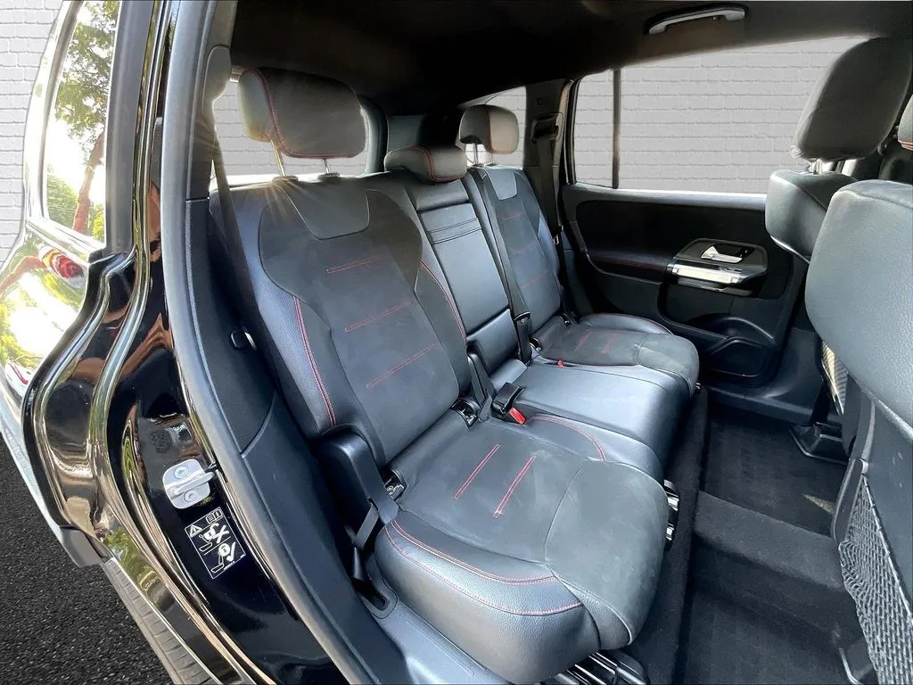 Mercedes-Benz GLB photo 21