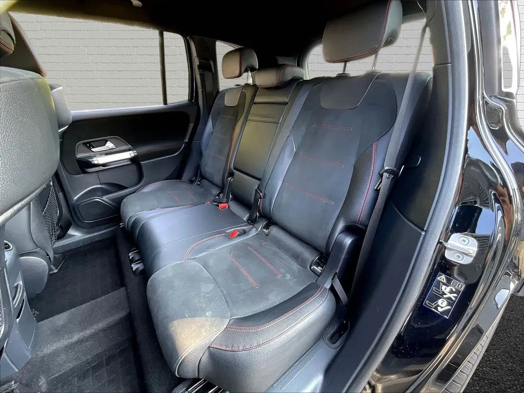 Mercedes-Benz GLB photo 18