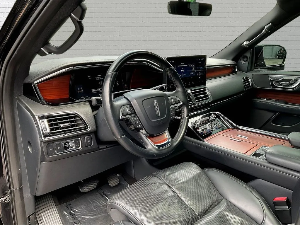 Lincoln Navigator photo 14