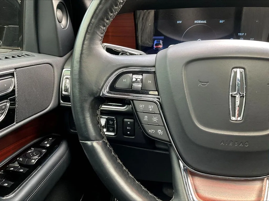 Lincoln Navigator photo 10