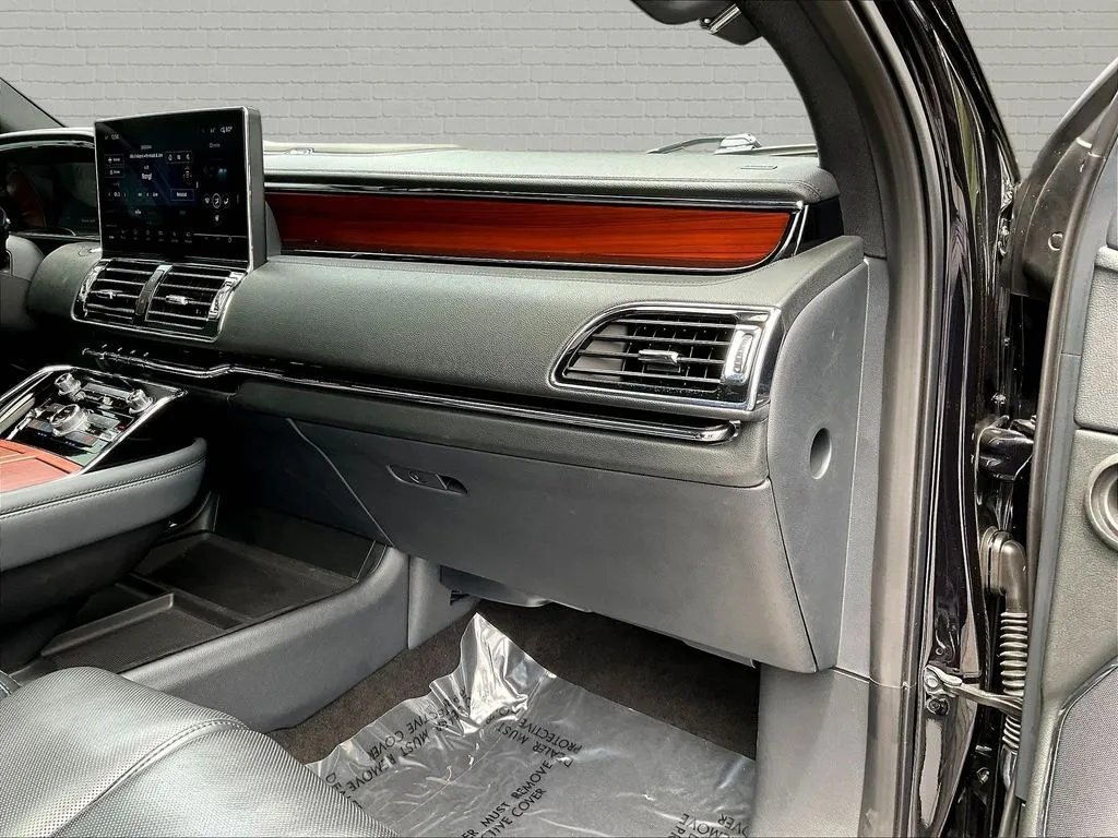 Lincoln Navigator photo 20