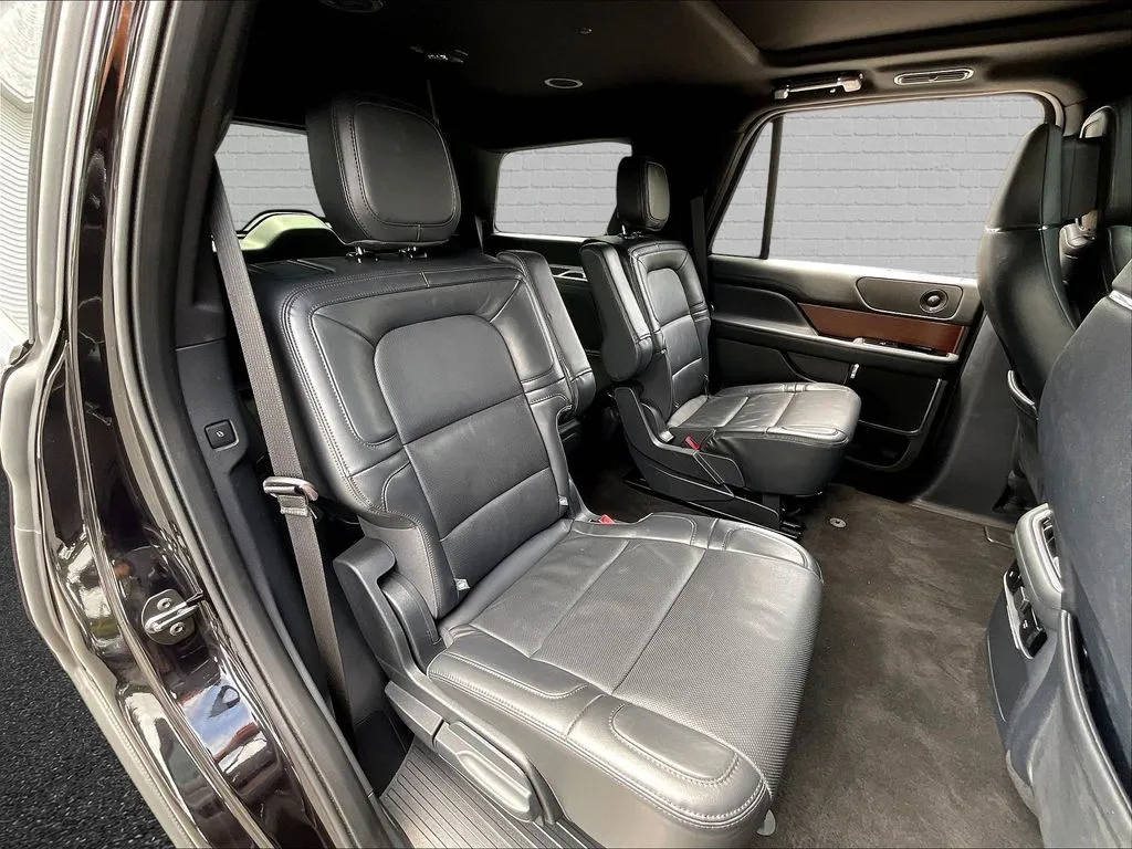 Lincoln Navigator photo 19
