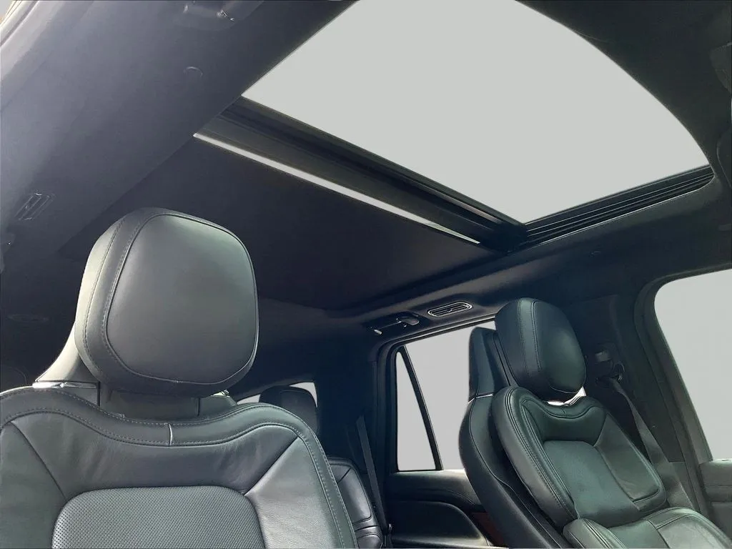 Lincoln Navigator photo 21