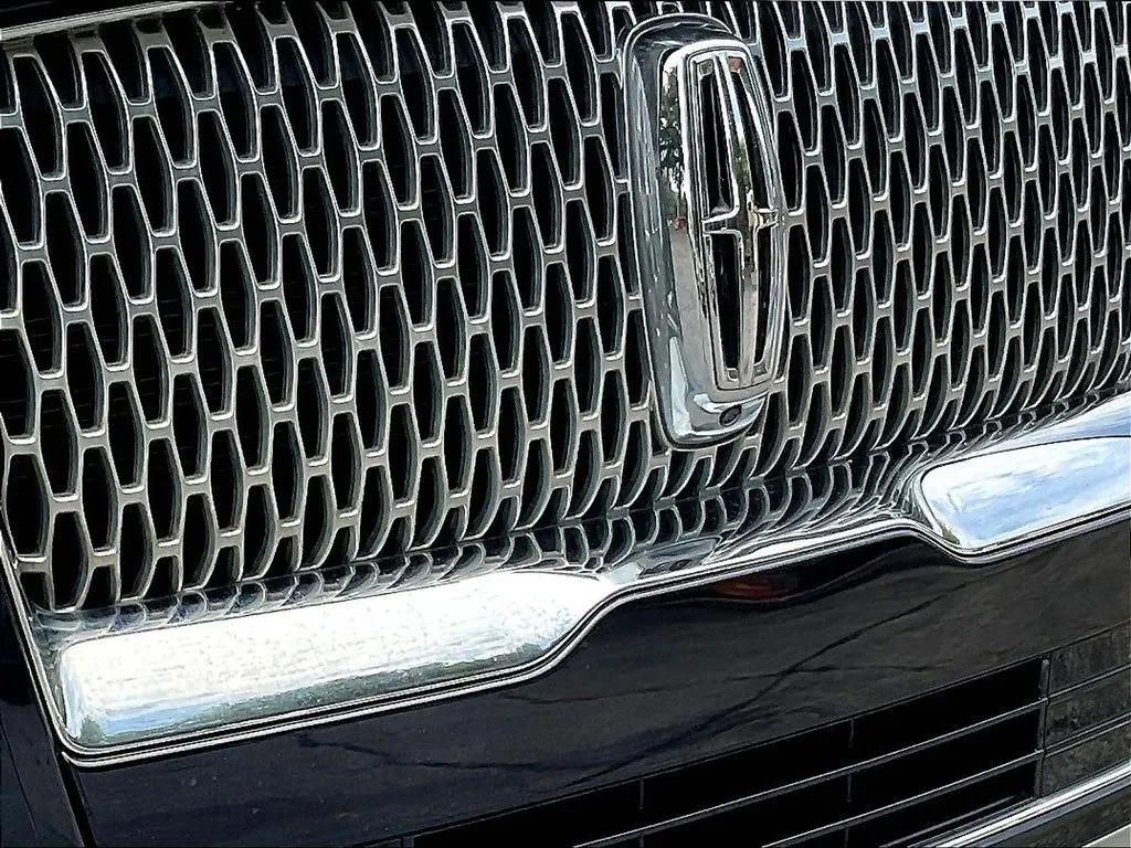 Lincoln Navigator photo 25