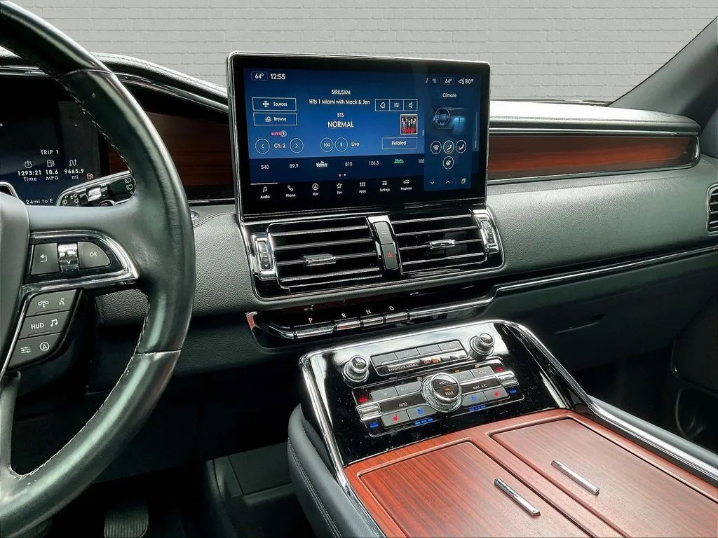 Lincoln Navigator photo 9