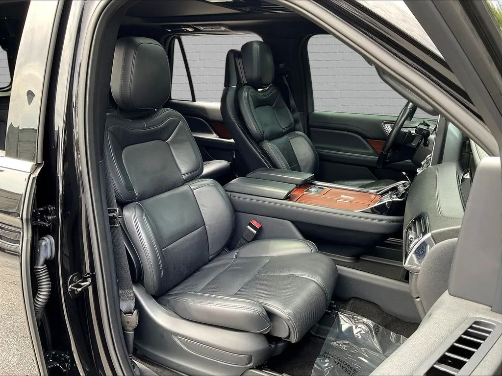 Lincoln Navigator photo 23