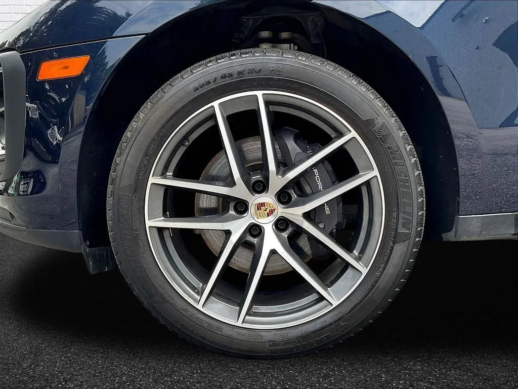 Porsche Macan photo 28