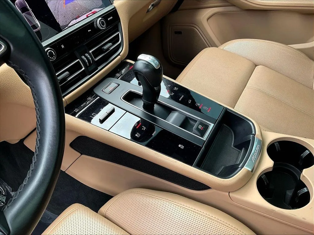 Porsche Macan photo 15