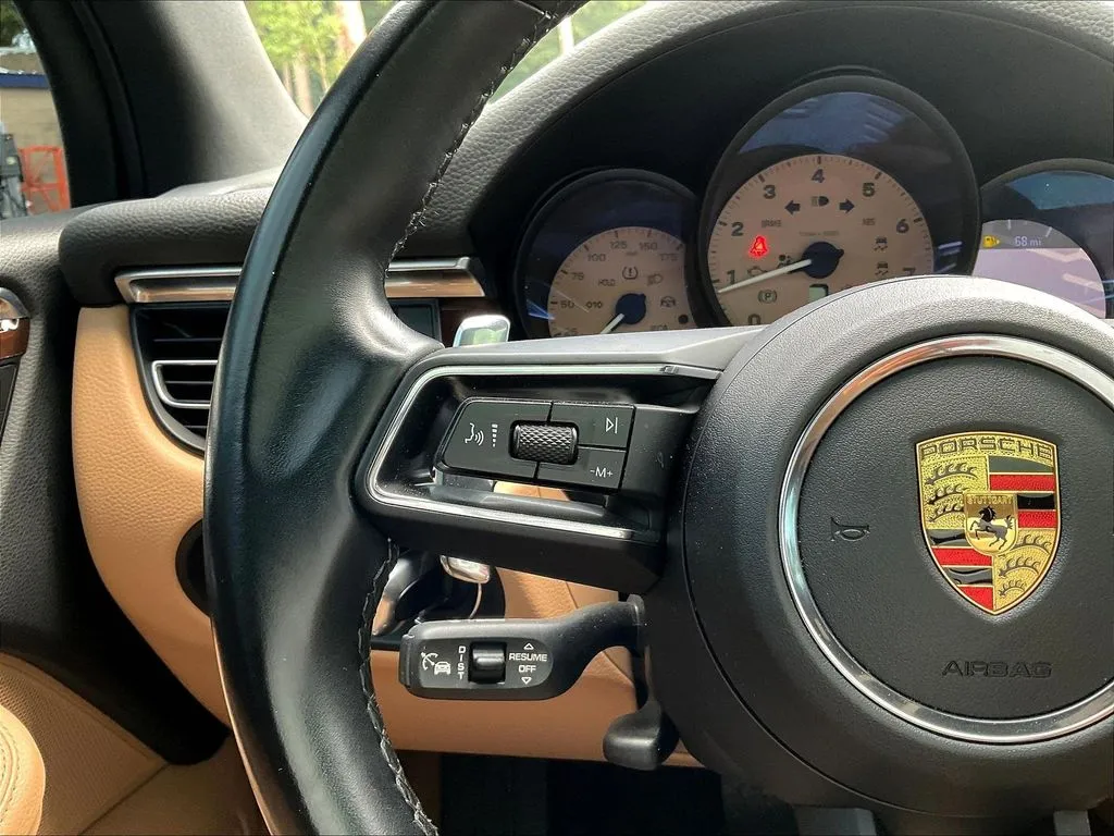 Porsche Macan photo 10