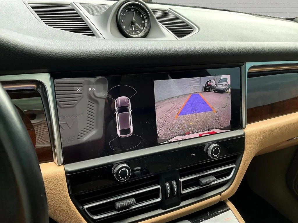Porsche Macan photo 13