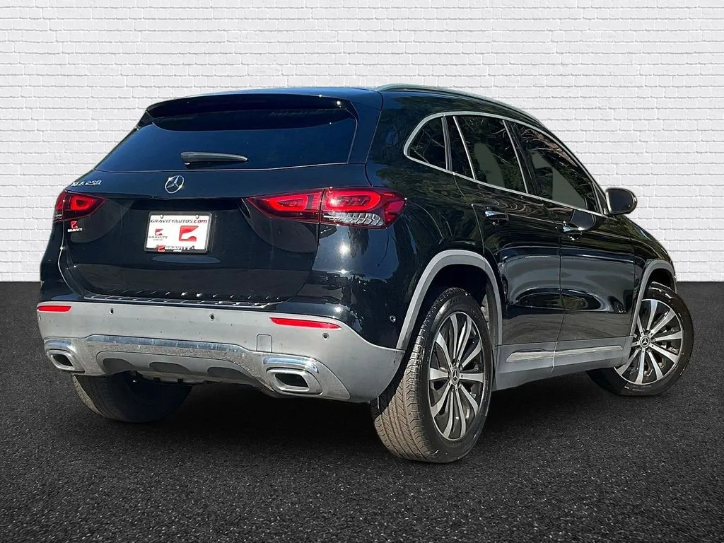 Mercedes-Benz GLA photo 6