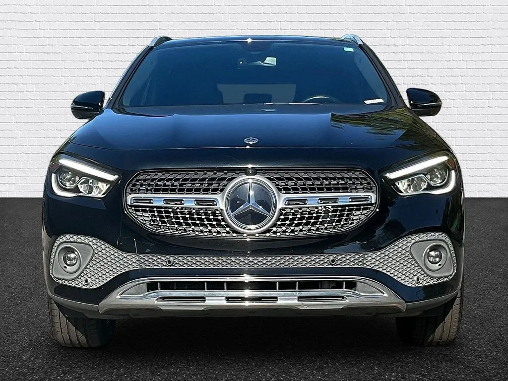 Mercedes-Benz GLA photo 2