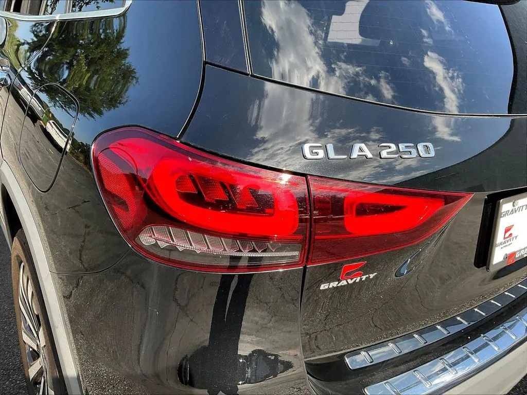 Mercedes-Benz GLA photo 21