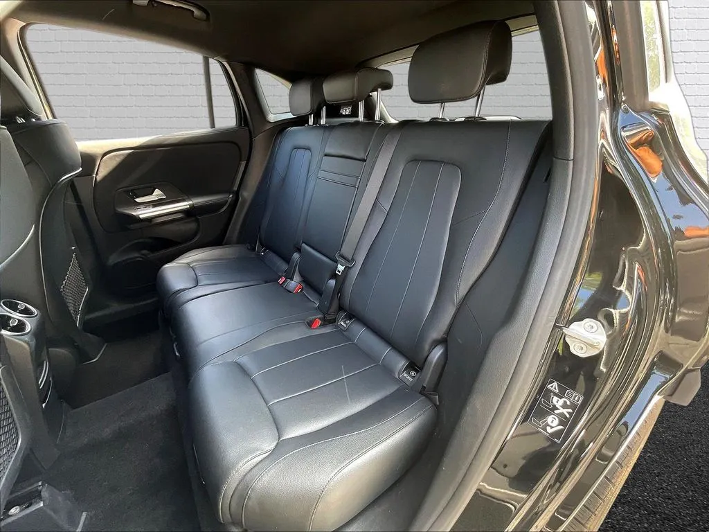 Mercedes-Benz GLA photo 20