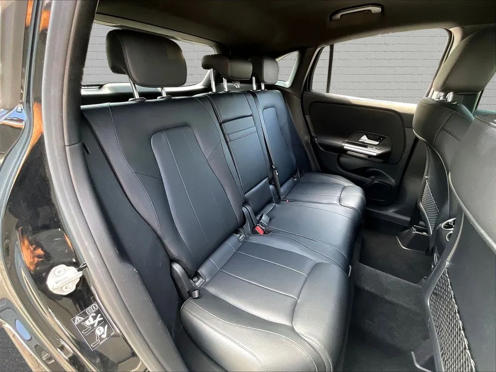 Mercedes-Benz GLA photo 23