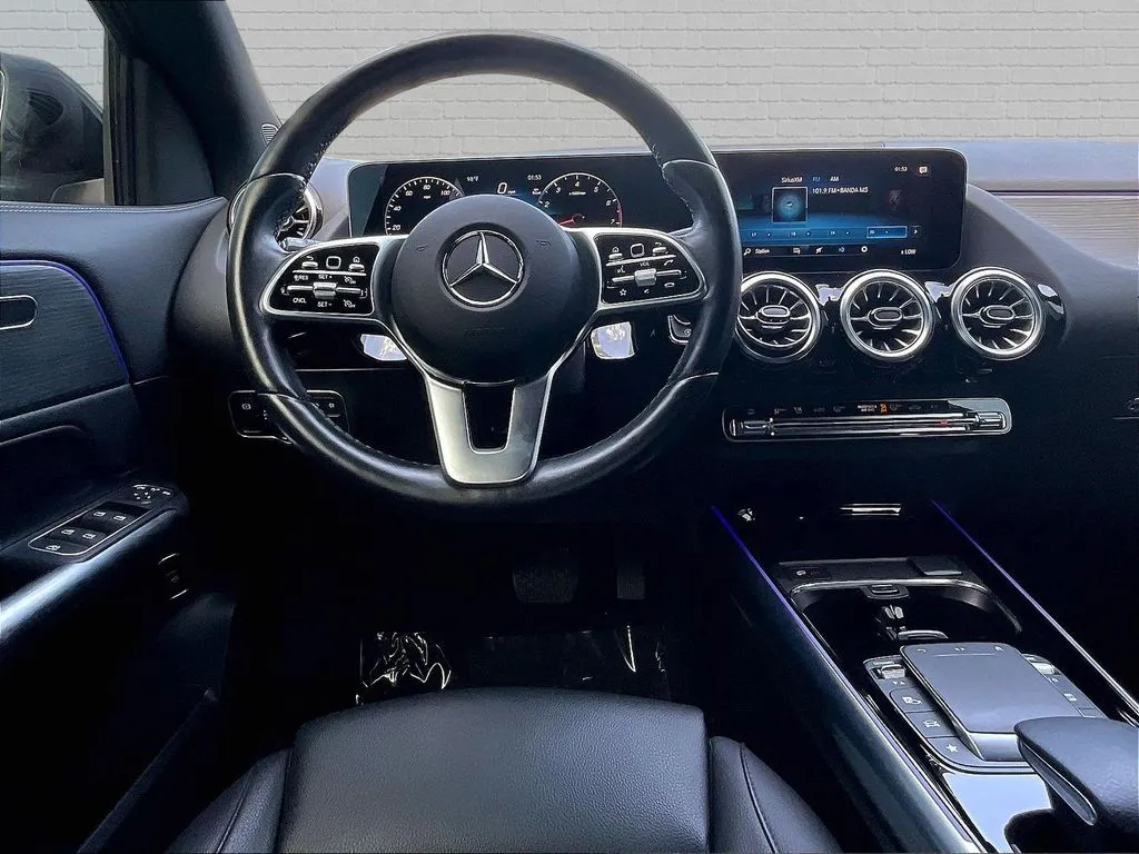 Mercedes-Benz GLA photo 8