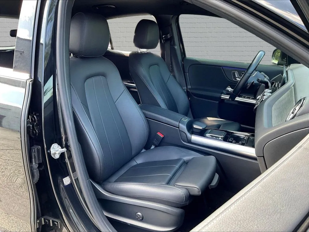 Mercedes-Benz GLA photo 24