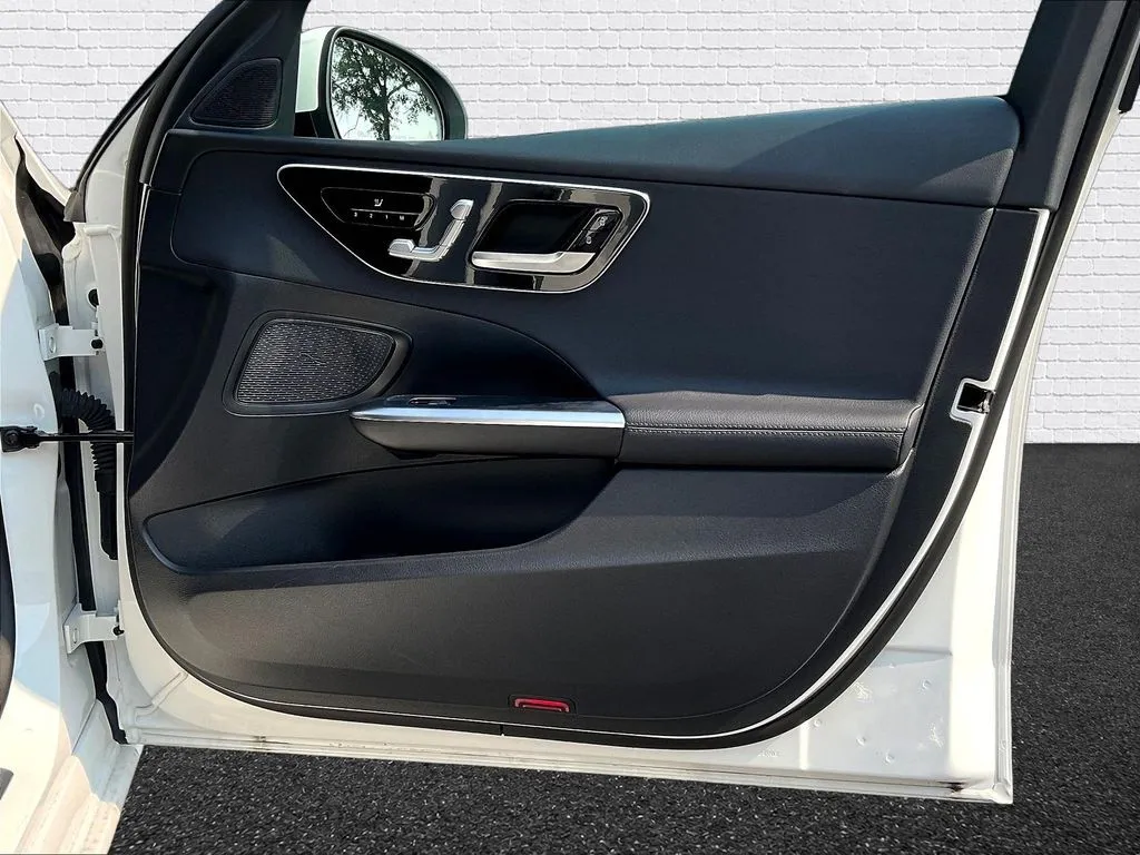 Mercedes-Benz C-Class photo 22