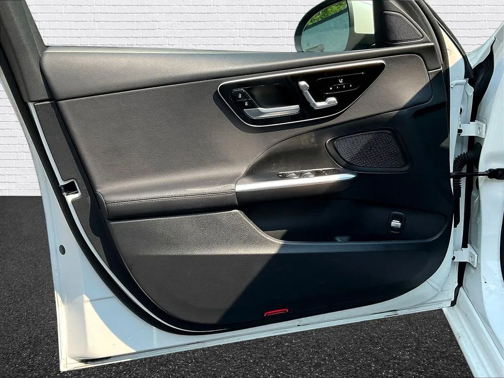 Mercedes-Benz C-Class photo 16