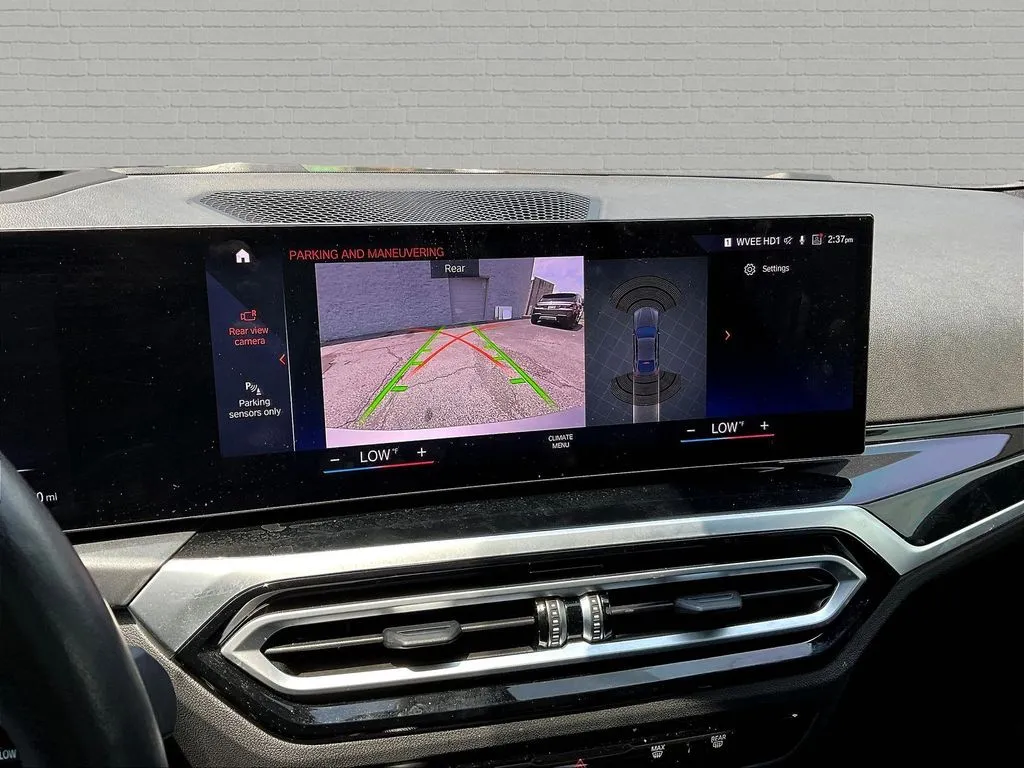 BMW i4 photo 14