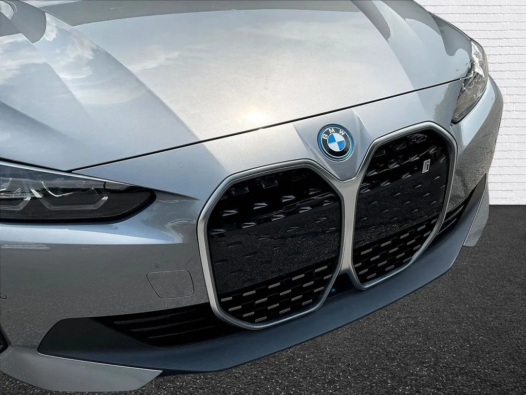 BMW i4 photo 26