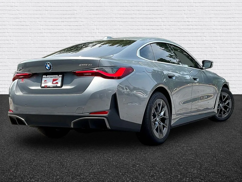 BMW i4 photo 6