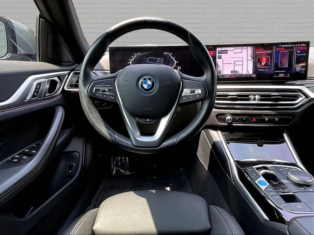 BMW i4 photo 8