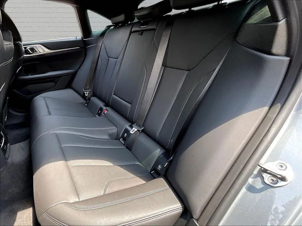 BMW i4 photo 19
