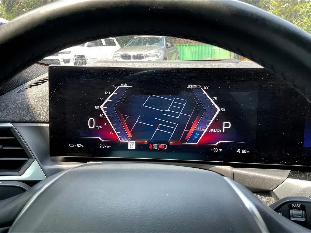 BMW i4 photo 13