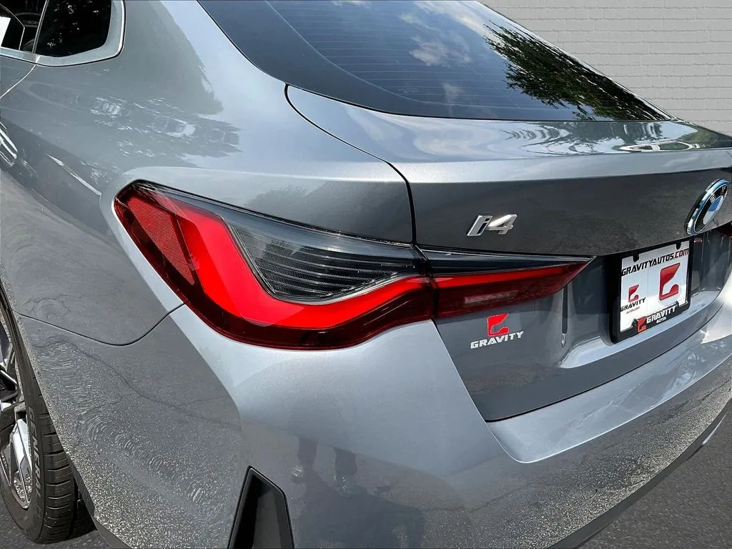 BMW i4 photo 20