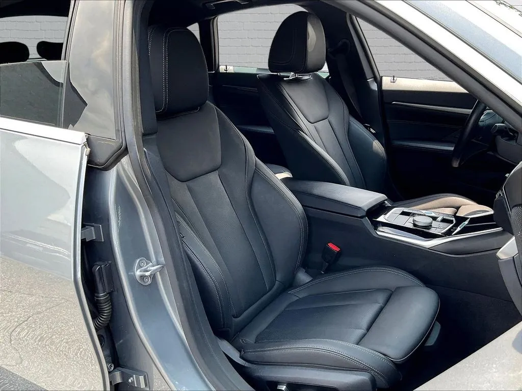 BMW i4 photo 24