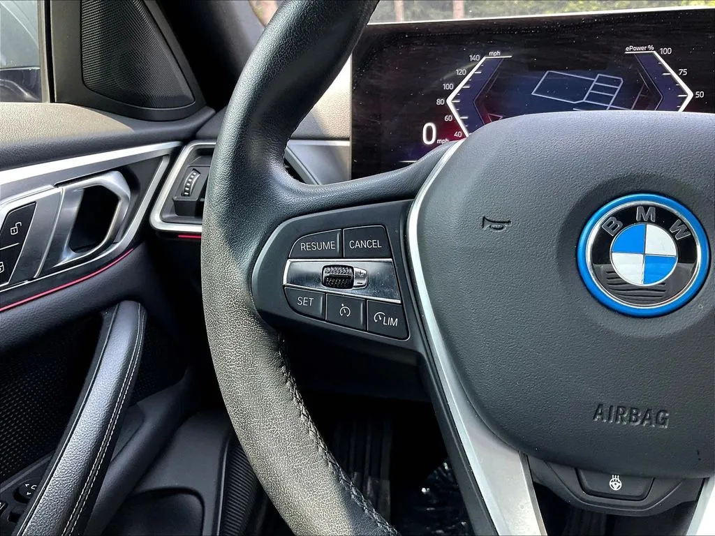 BMW i4 photo 11