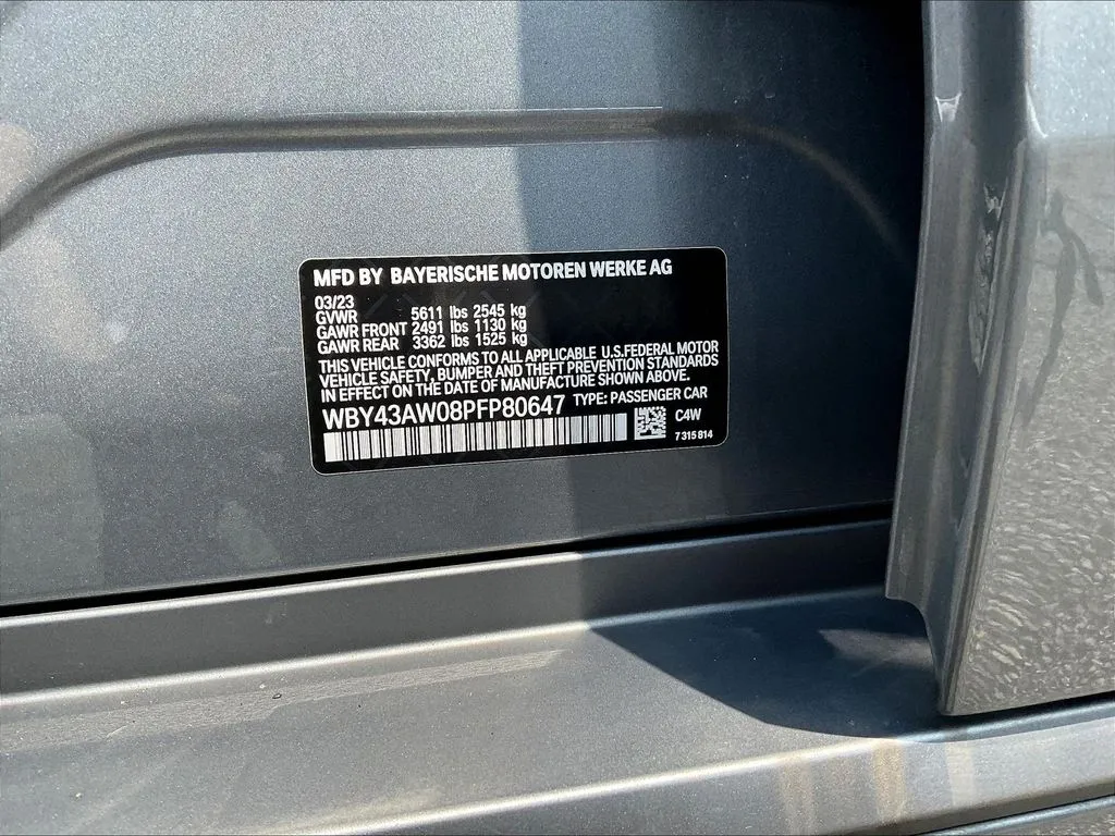 BMW i4 photo 16