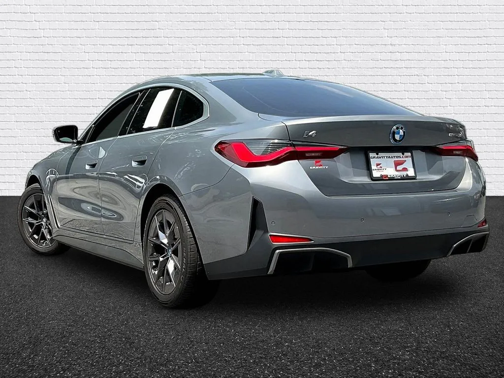 BMW i4 photo 4