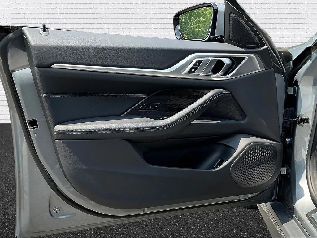 BMW i4 photo 17
