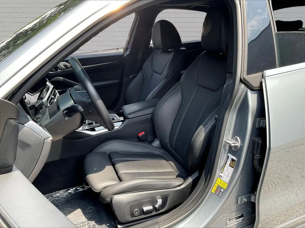 BMW i4 photo 18