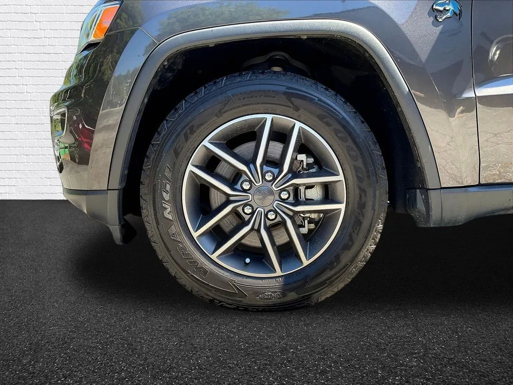 Jeep Grand Cherokee photo 26